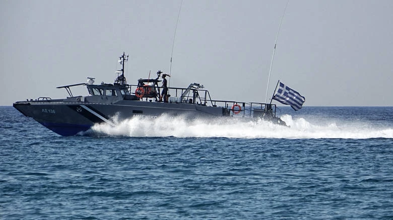 Περίεργο περιστατικό στη Νάξο: Με απίστευτο τσαμπουκά τουρκικό σκάφος μπούκαρε ανάμεσα στους λουόμενους – «Θα πηγαίνουμε όπου θέλουμε!»
